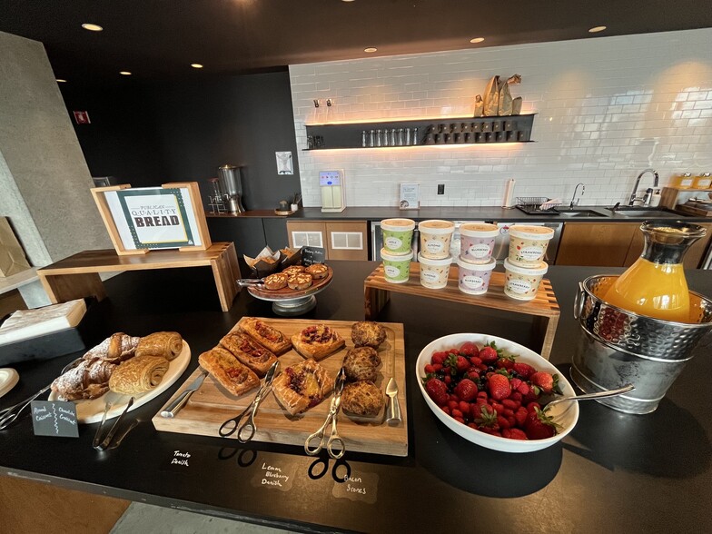 More Photos Of 171 N Aberdeen St, Chicago Coworking Space