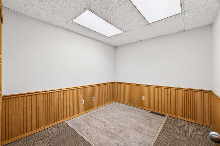 More Photos Of 975 5th St, Elko Office For Lease