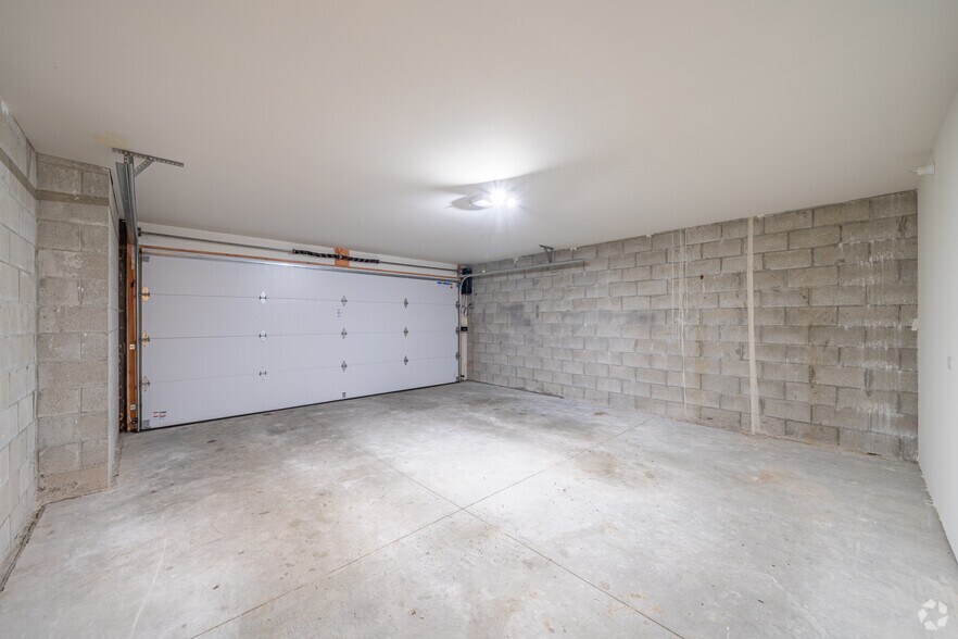 More Photos Of 122 E Northwest Hwy, Mount Prospect Apartments For Lease