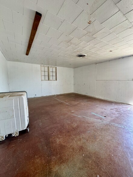 More Photos Of 253 E Main St, Klamath Falls General Retail For Sale