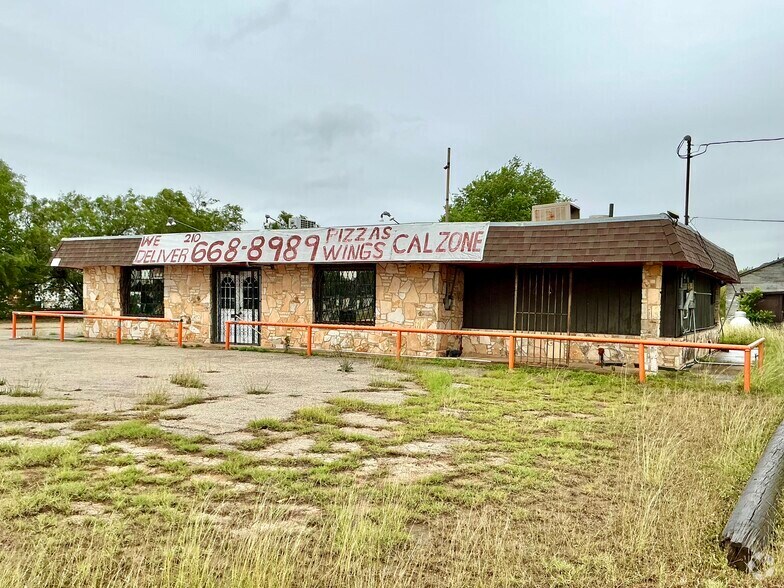 Primary Photo Of 12567 S US Highway 181, San Antonio Restaurant For Sale