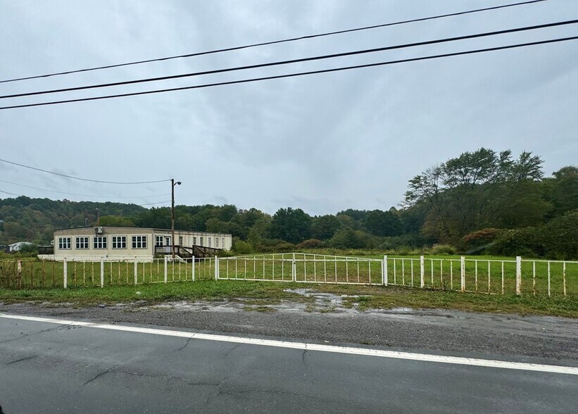 More Photos Of 264 Coal River Rd, Glen Daniel Medical For Sale