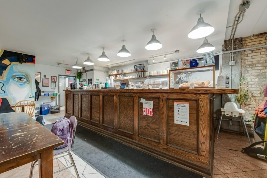 More Photos Of 256 Crawford St, Toronto Storefront Retail Residential For Sale