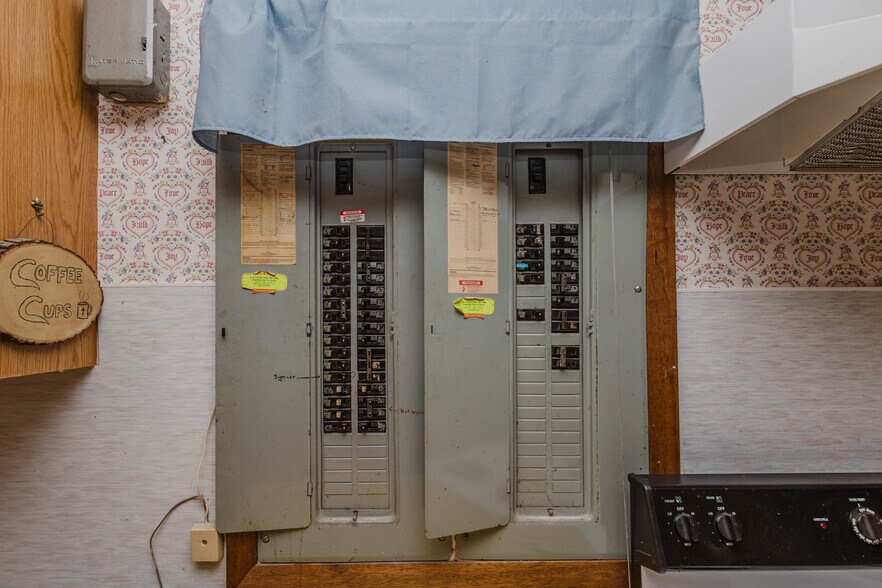More Photos Of 5110 S Hydraulic St, Wichita Freestanding For Sale