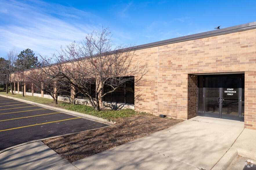 More Photos Of 950-990 Corporate Woods Pky, Vernon Hills Unknown For Lease