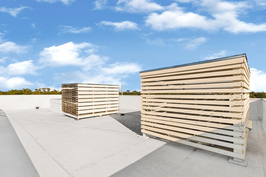 More Photos Of 1511 W 12th St, Houston Office For Sale