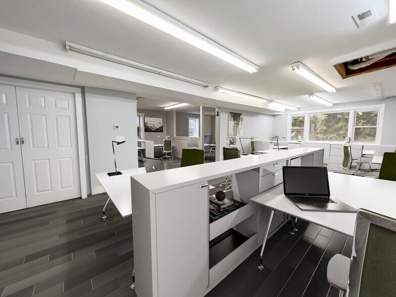 More Photos Of 13 US Highway 206 S, Sandyston Storefront Retail Residential For Lease