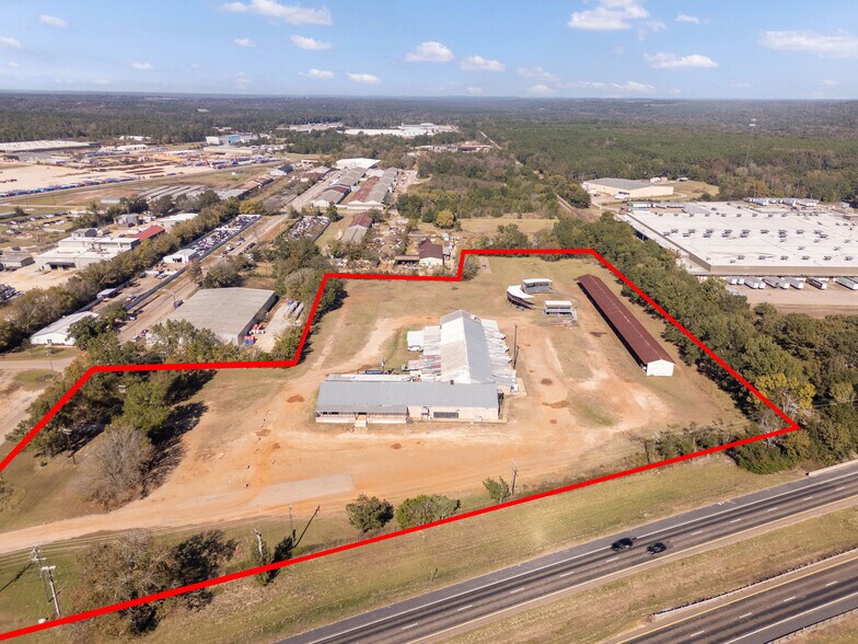 Primary Photo Of 13087 Hwy 271 N, Tyler Sports And Entertainment For Lease
