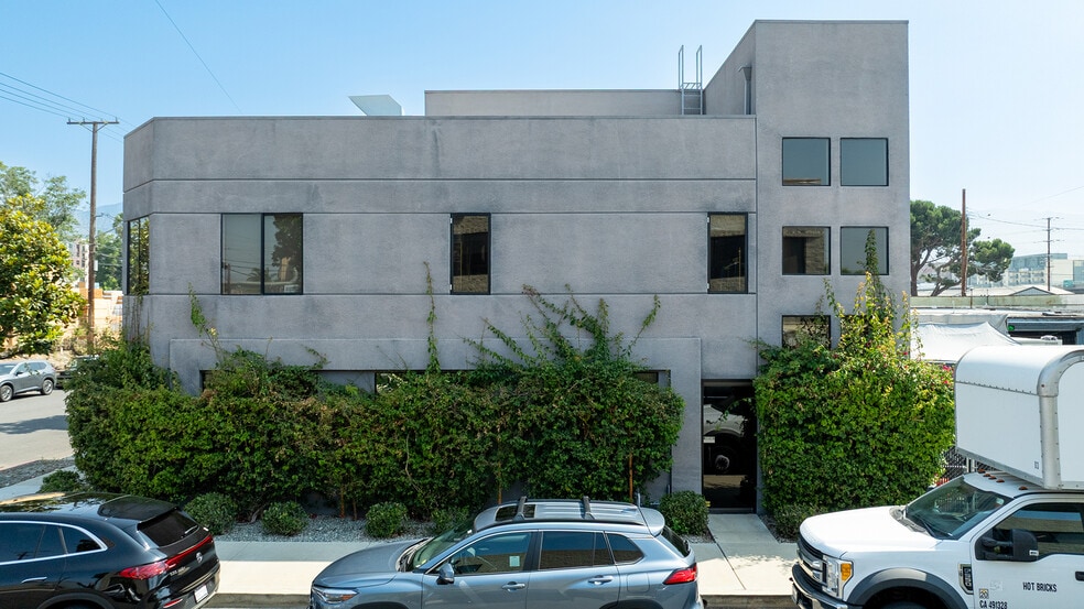 More Photos Of 120 W Cypress Ave, Burbank Office For Sale