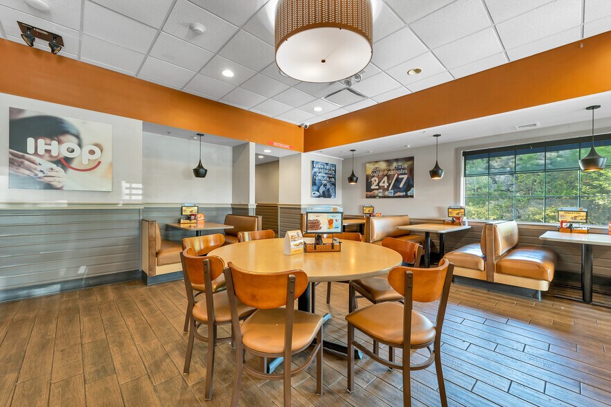 More Photos Of 224 S River Rd, Bedford General Retail For Sale