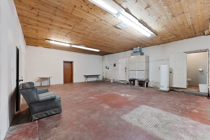 More Photos Of 313 E Main St, Humble Storefront Retail Office For Lease