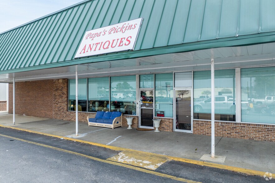 More Photos Of 208 E Mcintyre St, Mullins Supermarket For Sale