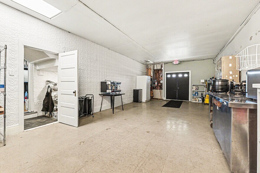 More Photos Of 7 E Muskegon St, Kent City Storefront Retail Residential For Lease