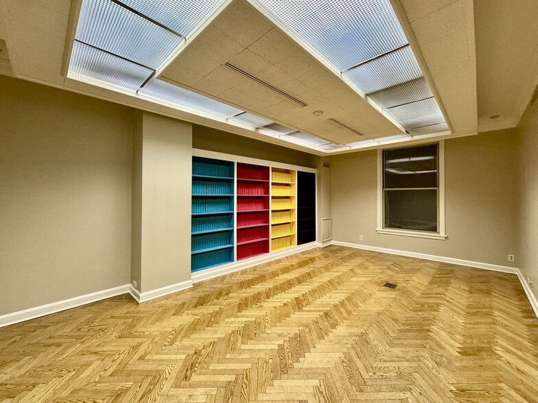 More Photos Of 225 E Mason St, Milwaukee Office Residential For Sale