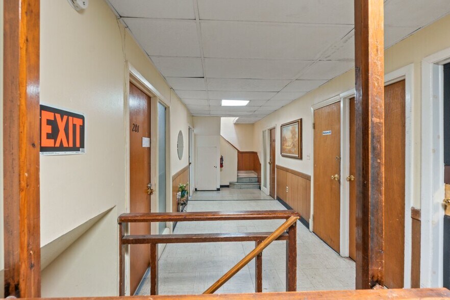 More Photos Of 2530 N Calvert St, Baltimore Office Residential For Sale