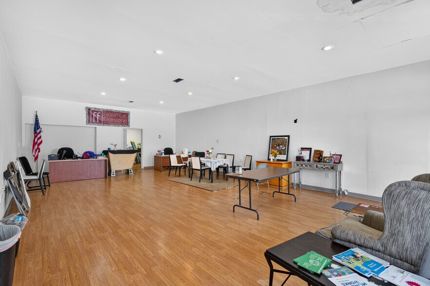 More Photos Of 1167-1201 E Florence Ave, Los Angeles Warehouse For Lease