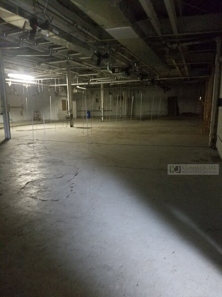 More Photos Of 14400 Woodrow Wilson St, Detroit Warehouse For Sale
