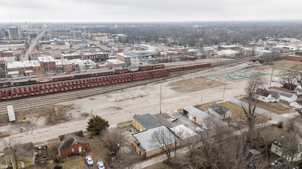 More Photos Of 219 & 303 W Chase st, Springfield Light Distribution For Lease