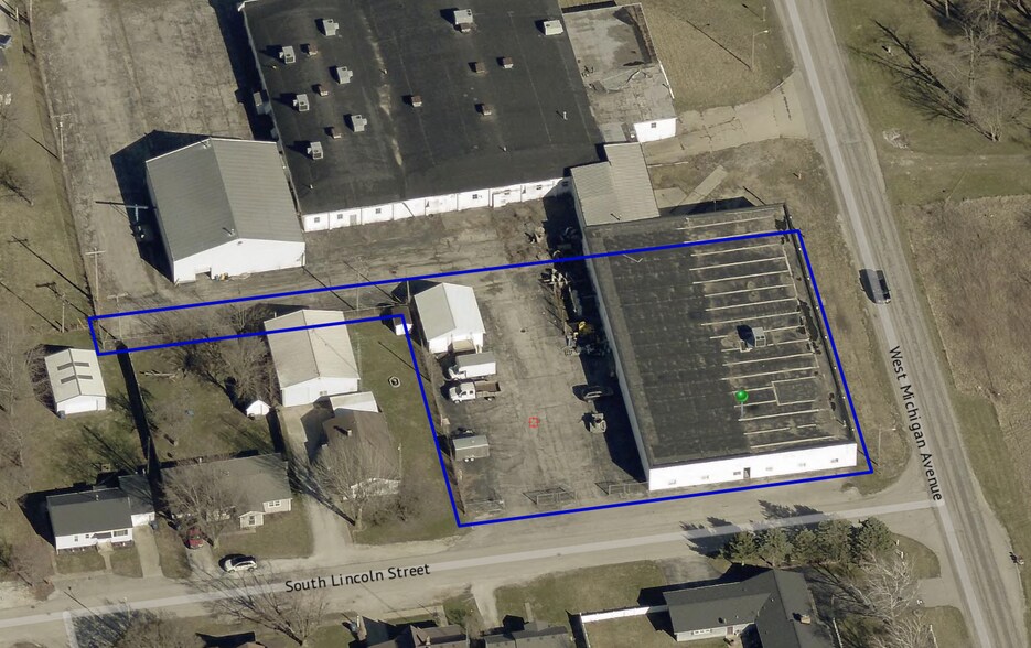 More Photos Of 511 S Lincoln St, Morocco Warehouse For Sale