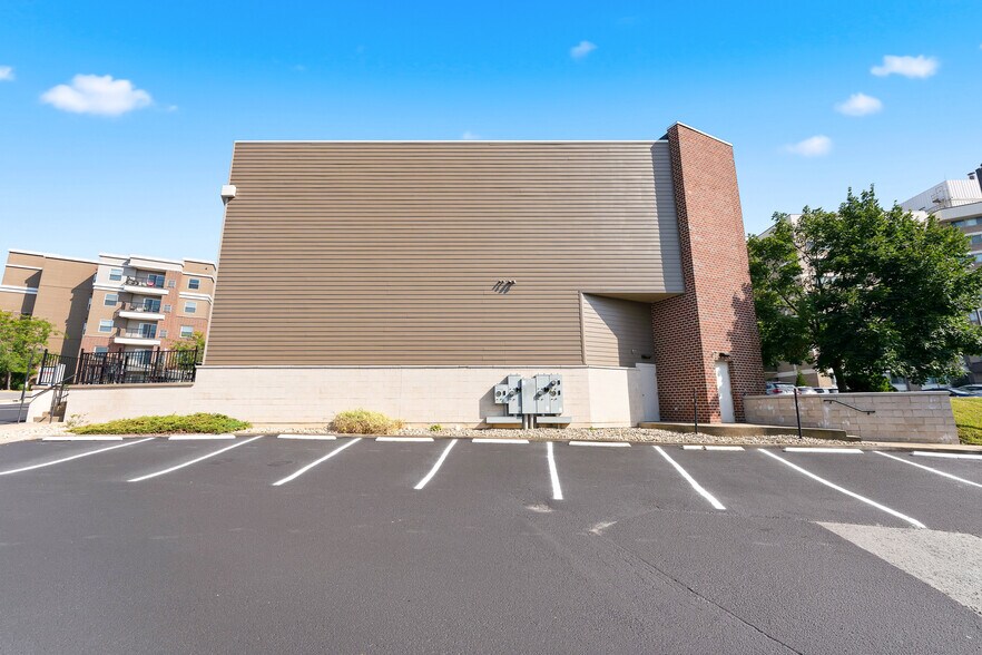 More Photos Of 453 Oakland St, Morgantown Office For Lease
