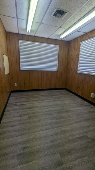 More Photos Of 2940 S WW White Rd, San Antonio Service For Lease