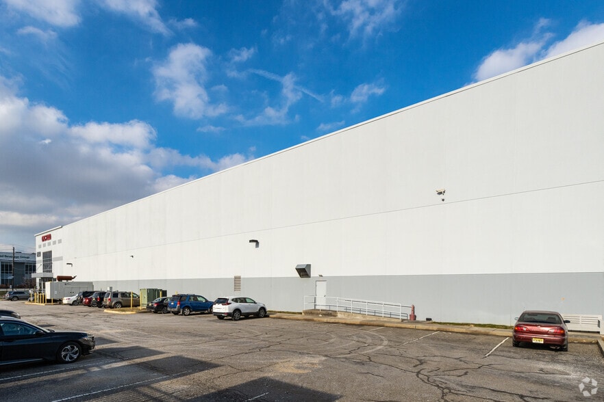 More Photos Of 699 Kapkowski Rd, Elizabeth Distribution For Lease