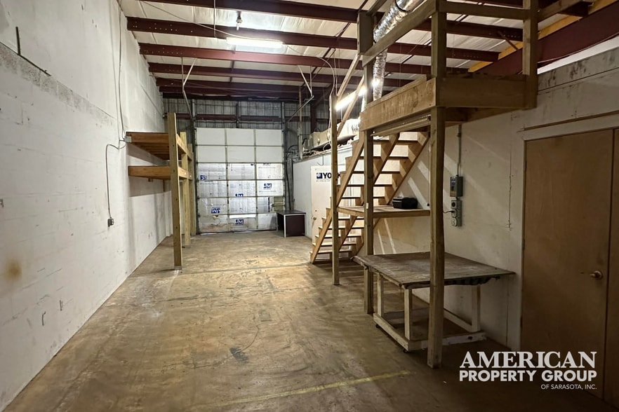 More Photos Of 4535-4557 Northgate Ct, Sarasota Light Distribution For Lease