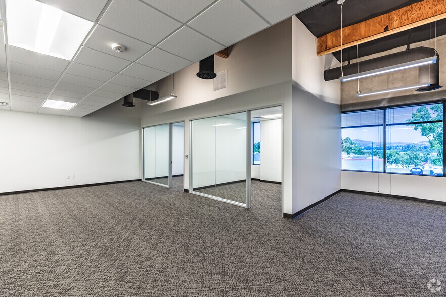 More Photos Of 5575 Ruffin Rd, San Diego Unknown For Lease