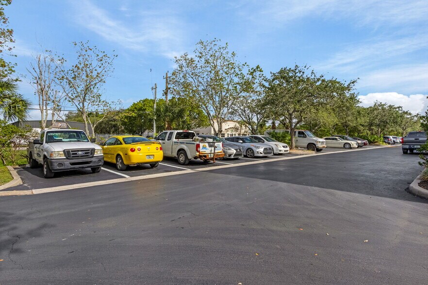 More Photos Of 4110 Enterprise Ave, Naples Unknown For Lease