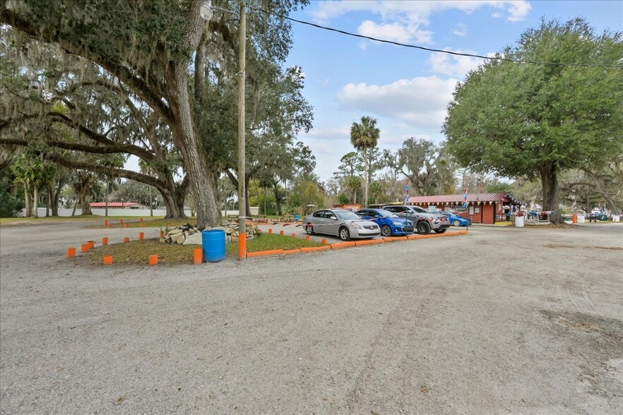 More Photos Of 337 S US Highway 17, East Palatka General Retail For Sale