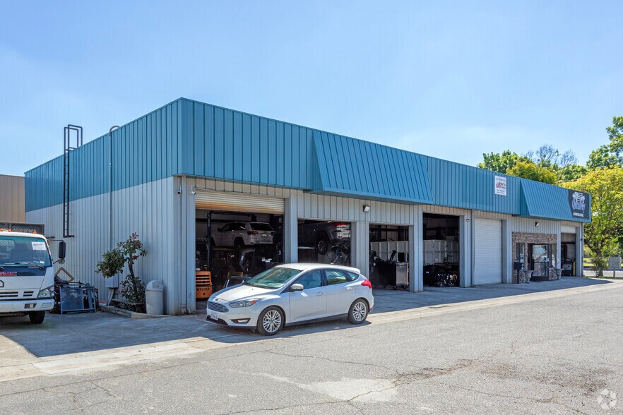 More Photos Of 177 N Sunnyside Ave, Clovis Auto Repair For Lease
