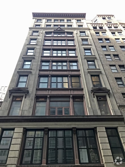 More Photos Of 36 W 37th St, New York Office For Lease