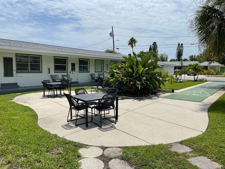 More Photos Of 629 Bay Esplanade, Clearwater Beach Specialty For Sale