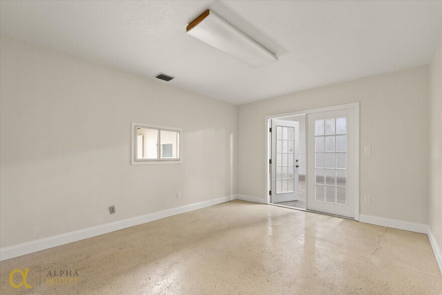 More Photos Of 260 Power Ct, Sanford Warehouse For Lease