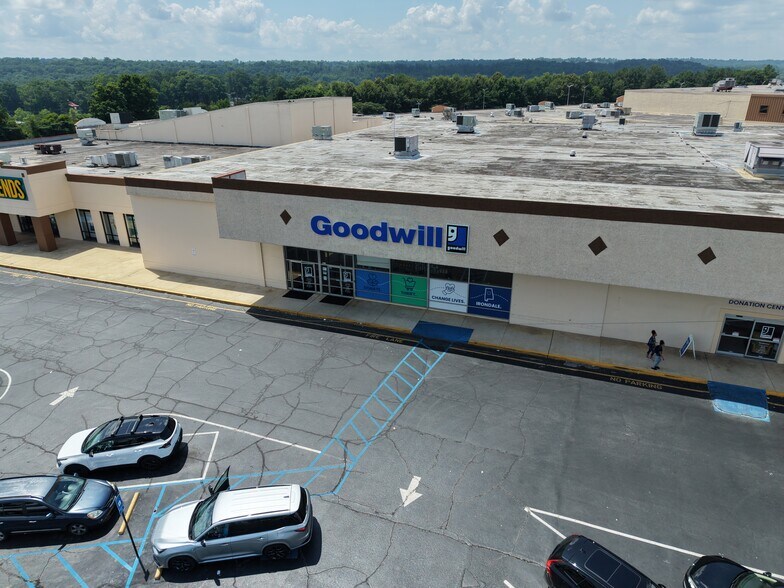 More Photos Of 7501-7641 Crestwood Blvd, Birmingham Unknown For Lease