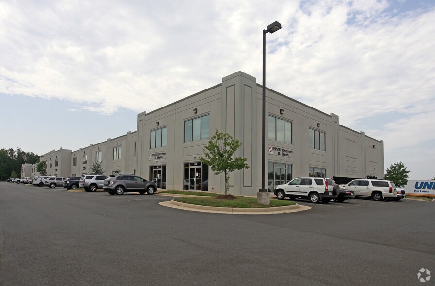 More Photos Of 8982-9050 Hornbaker Rd, Manassas Warehouse For Lease