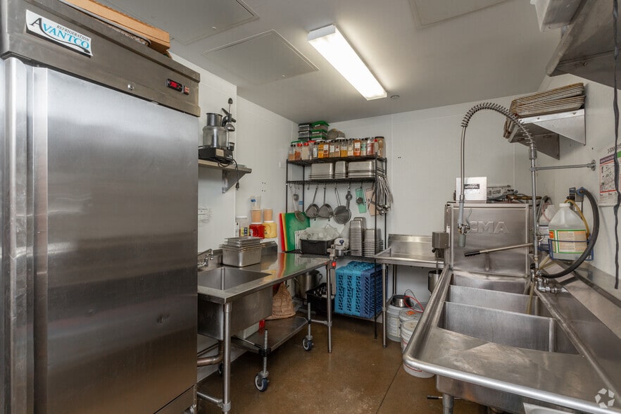 More Photos Of 312 W Chestnut St, Chicago Hotel For Lease