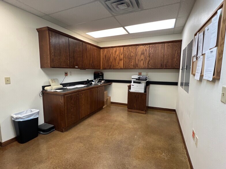 More Photos Of 4301 Danhil Dr, Brownwood Manufacturing For Lease