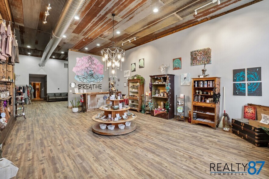 More Photos Of 807 12th st, Belle Plaine General Retail For Sale