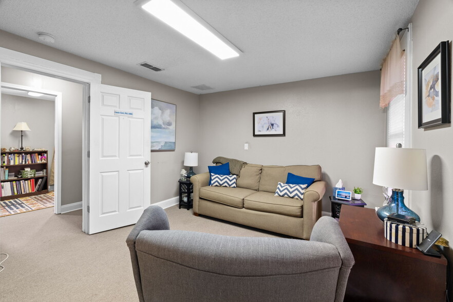 More Photos Of 6108 Arlington Rd, Jacksonville Office For Sale