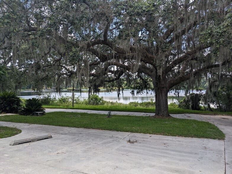 More Photos Of 5474 Worthington Triangle, Lake Park Religious Facility For Sale