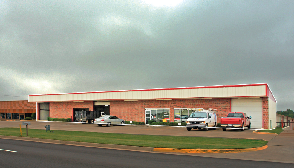 Primary Photo Of 800 W Hefner Rd, Oklahoma City Auto Repair For Sale