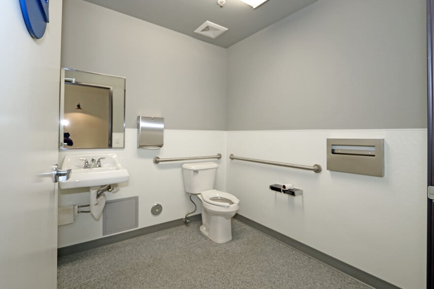 More Photos Of 45090 Golf Center Pky, Indio Warehouse For Sale