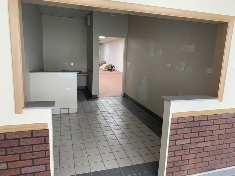 More Photos Of 1733-1739 N Harlem Ave, Chicago Storefront For Lease