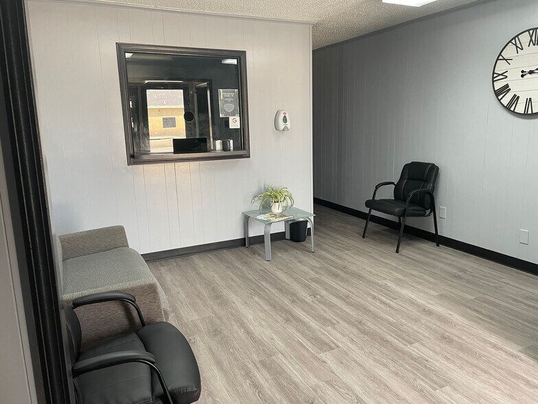 More Photos Of 2100 Highway 365, Nederland Medical For Sale