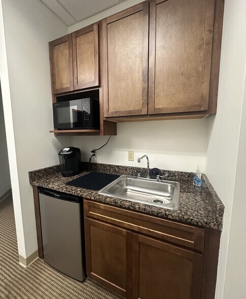 More Photos Of 13421 Manchester Rd, Saint Louis Office For Lease