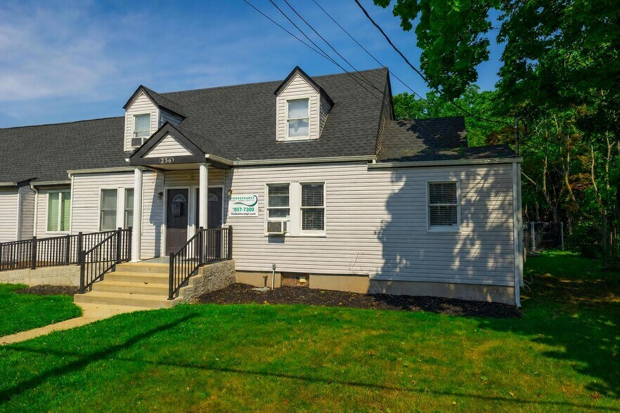 More Photos Of 256 N Wellwood Ave, Lindenhurst Office For Lease