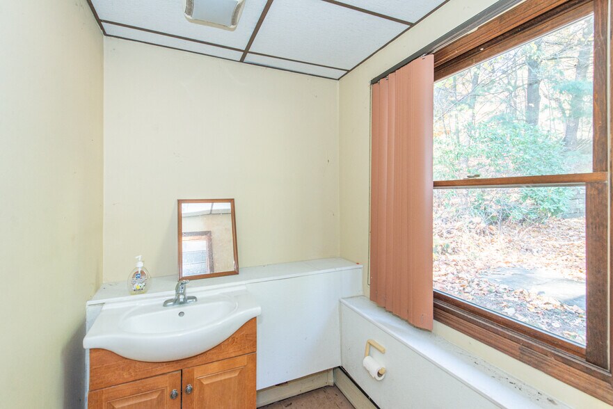 More Photos Of 74 S Powder Mill Rd, Morris Plains Office Residential For Sale