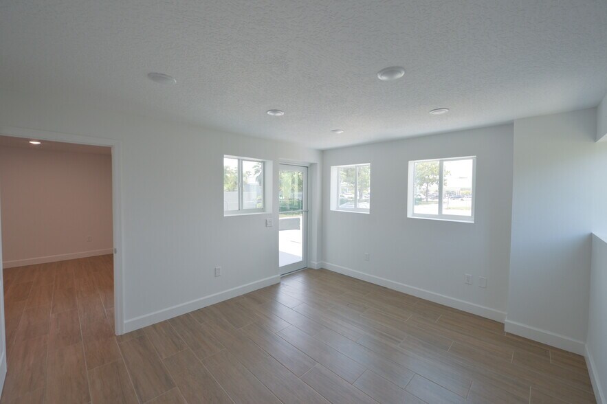 More Photos Of 425 S Wickham Rd, Melbourne Flex For Sale