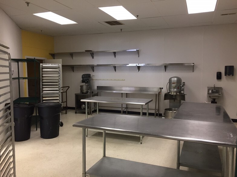 More Photos Of 214 Amity Rd, Woodbridge Unknown For Lease